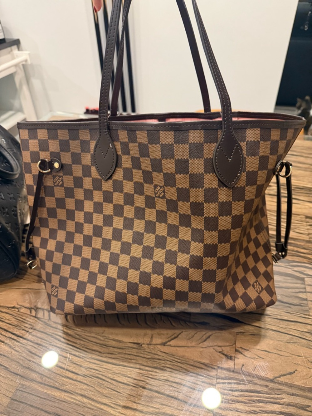 Large brown and tan checkered hand bag - Picture 3 of 3